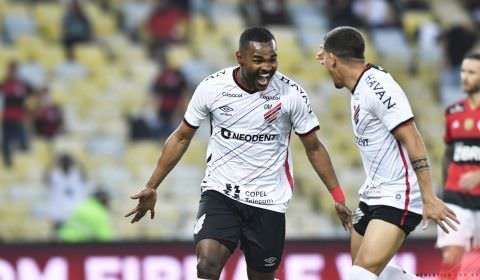 Copa do Brasil: Athletico-PR bate Flamengo no Maracanã e está na final