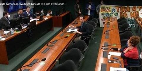 Comissão aprova limite a pagamento de precatórios e mudanças no teto de gastos