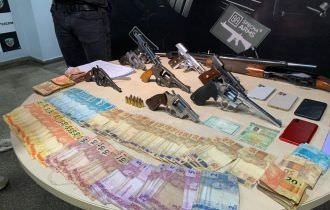 Casal é preso com armas supostamente usadas para mais de 100 mortes em Manaus