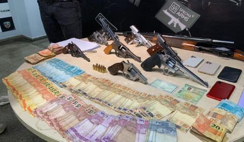 Casal é preso com armas supostamente usadas para mais de 100 mortes em Manaus
