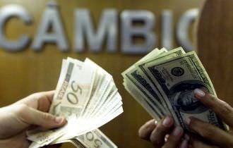 Dólar sobe para R$ 5,66 com possíveis mudanças no teto de gastos