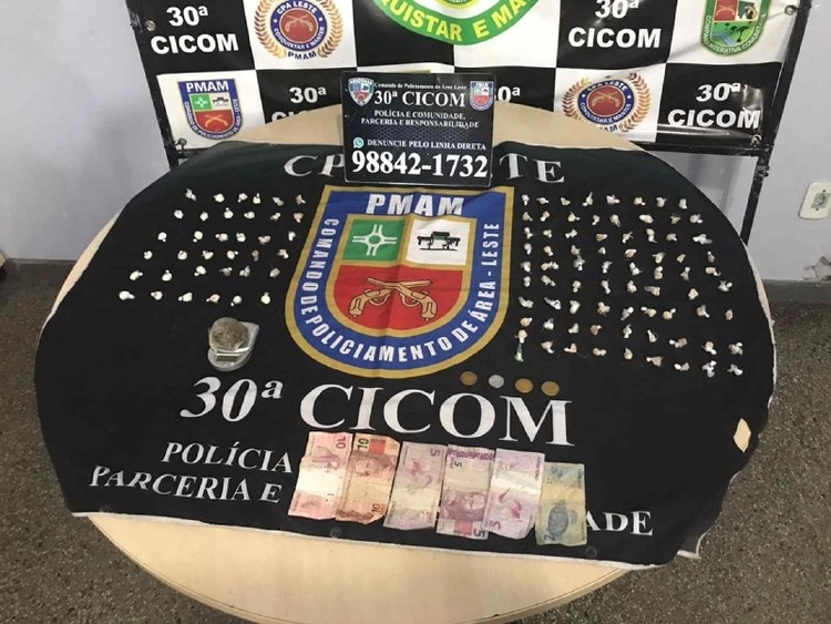 Homem é preso com mais de 100 porções de drogas em Manaus