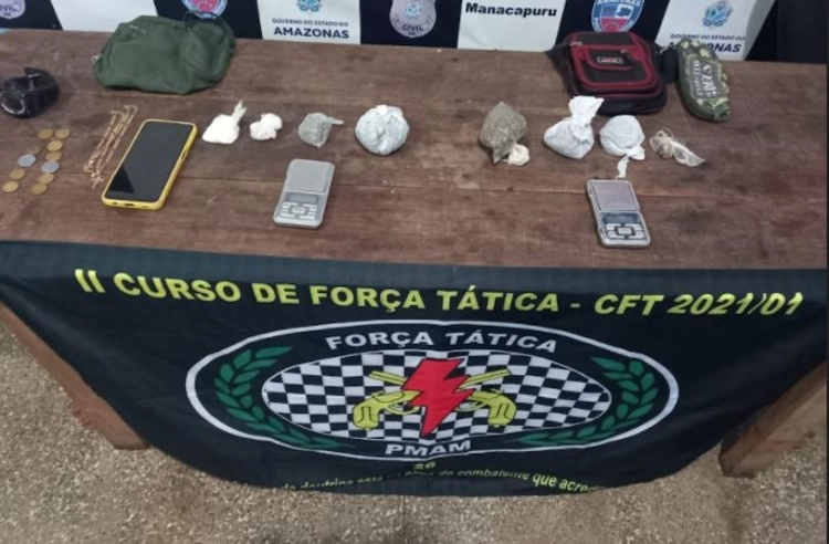 Dupla é presa vendendo drogas durante partida de futebol no Amazonas