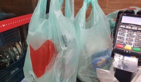 ‘Lei das Sacolas Plásticas' é alterada e estabelecimentos terão um ano para se adequarem à legislação