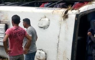 URGENTE: muitos feridos em capotamento de ônibus em Autazes (veja as fotos)