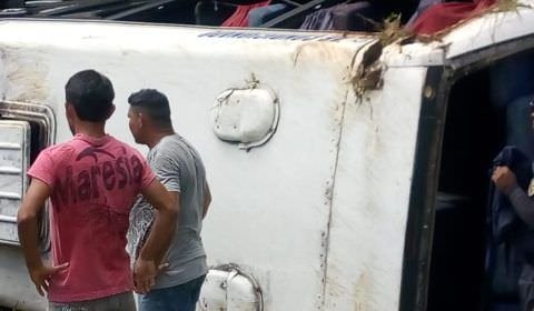 URGENTE: muitos feridos em capotamento de ônibus em Autazes (veja as fotos)