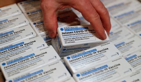 EUA autorizam doses de reforço para Moderna e Janssen e mistura de vacinas