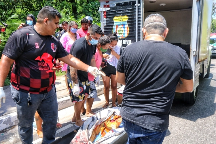 Jovem achado em mata foi torturado e executado com tiro na cabeça em Manaus