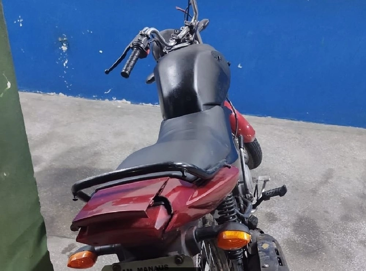Dupla em moto é presa enquanto tentava roubar celular em Manaus