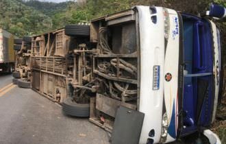 Acidente com ônibus causa quatro mortes e deixa mais de 30 feridos na Serra de Tianguá