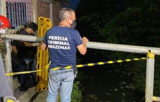 Homem é encontrado morto após ser agredido e jogado em igarapé na zona leste