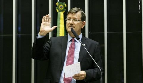 Deputado diz que Governo Bolsonaro quer dá calote nos professores