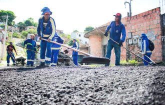 Prefeitura intensifica serviços de recomposição asfáltica no bairro Alfredo Nascimento