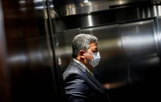 Deputados cobram emendas, e governo ameaça cortar verba em negociação para PEC dos precatórios