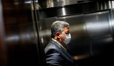 Deputados cobram emendas, e governo ameaça cortar verba em negociação para PEC dos precatórios