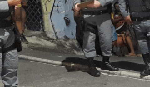 Mototaxista é assassinado e populares roubam veículo da vítima no bairro Japiim; veja vídeo