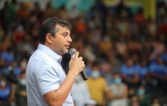 Auxílio Estadual: Wilson Lima inicia entrega dos cartões a mais de 8 mil famílias de Parintins