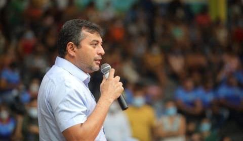 Auxílio Estadual: Wilson Lima inicia entrega dos cartões a mais de 8 mil famílias de Parintins