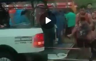 Criança é resgatada de acidente de ônibus em Iranduba e colocada na traseira de carro (veja o vídeo)