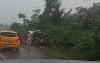 URGENTE: ônibus capota indo de Manaus para Iranduba (veja o vídeo)