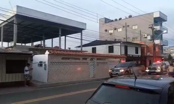 URGENTE: TRE-AM na casa da prefeita de Coari (Veja o vídeo) 