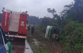 URGENTE: Vítimas em estado grave de acidente de ônibus em Iranduba  são resgatadas