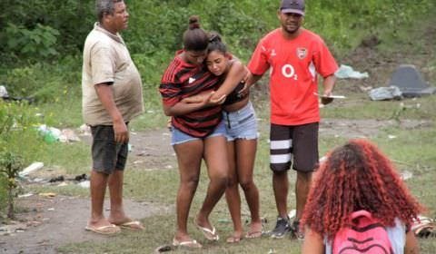 Perícia aponta mais de 40 tiros nos mortos e recolhe armas de PMs do Salgueiro