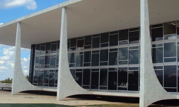 Com STF desfalcado, Fux decide que empate não absolve réu em ação penal