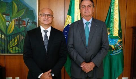 Bolsonaro marca filiação no PL para esta terça-feira