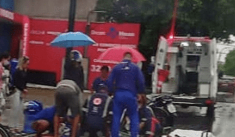 Grave acidente durante forte chuva deixa três motociclistas feridos no Dom Pedro; veja vídeo