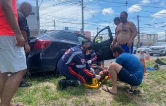 Jovens ficam feridos após grave acidente na Avenida das Torres