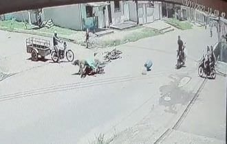 Homem tem perna dilacerada durante acidente entre 4 motocicletas no Amazonas