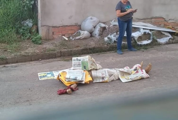 Com bilhete sobre o peito, homem é achado morto após ser sequestrado por facção no Amazonas