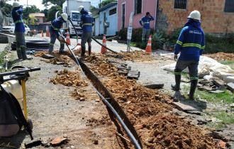 Santa Etelvina e Viver Melhor III e IV recebem equipes da Águas de Manaus com serviços de melhorias e regularização