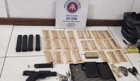 URGENTE: Policial Militar é preso por entregar armamento para facção