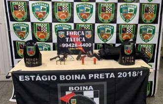 Homem é preso com armas de fogo e colete à prova de balas, em Manaus