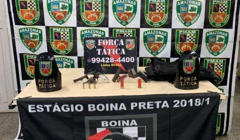 Homem é preso com armas de fogo e colete à prova de balas, em Manaus