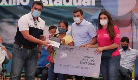 Wilson Lima inicia entrega do Auxílio Estadual permanente para famílias de Tabatinga