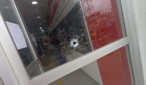 Urgente: criminosos invadem banco e roubam cliente em Tefé
