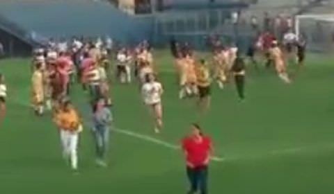 Partida de futebol no Estádio da Colina acaba com briga generalizada (veja o vídeo)