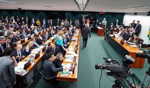 CCJ da Câmara aprova prorrogação da desoneração até 2023; texto vai ao Senado