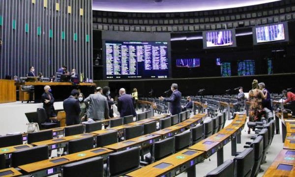 Congresso aprova projeto que amplia transparência sobre emendas de relator