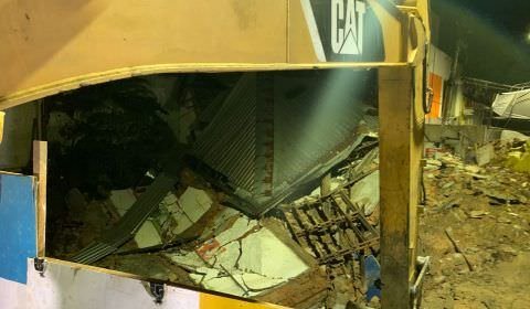 Vídeo: veja momento em que prédio desaba no Centro de Manaus