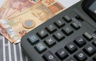 Economia Caixa paga Auxílio Brasil a cadastrados com NIS final 8