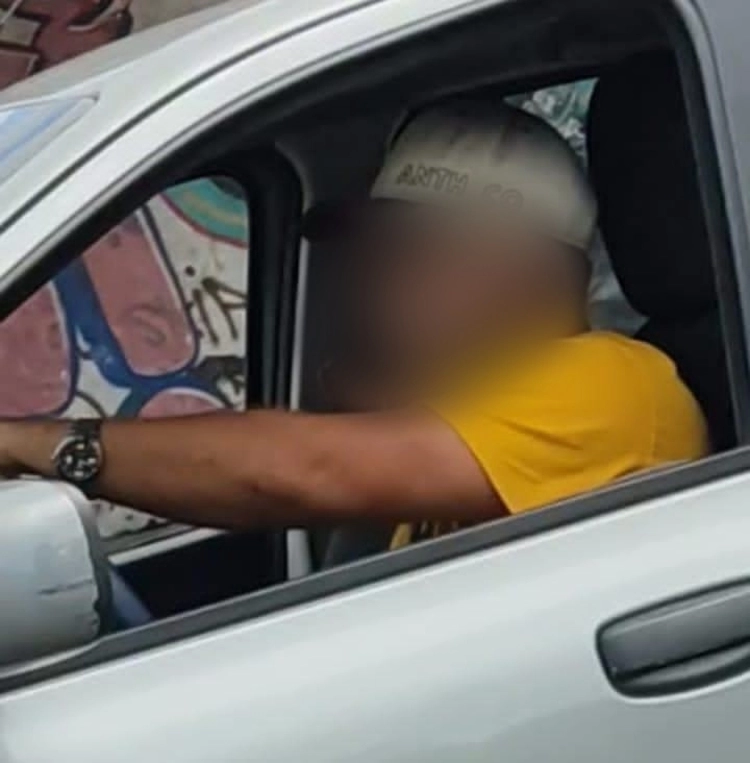 Frentista é arrastada por carro de motorista que fugiu de posto sem pagar gasolina em Manaus