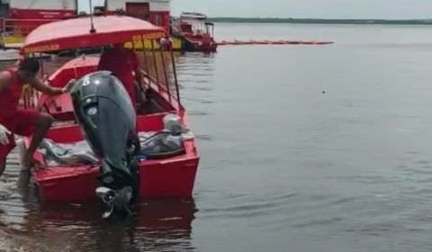 Adolescente de 16 anos morre afogado durante festa em flutuante de Manaus; veja vídeo