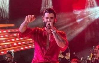 VÍDEO: casal foi flagrado fazendo sexo durante show de Gusttavo Lima