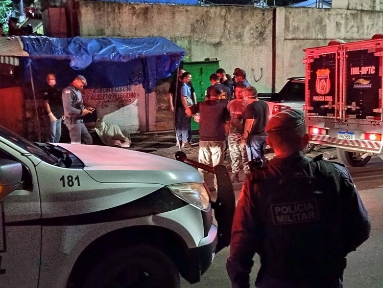 Criminosos executam jovem com 13 tiros em rua de Manaus