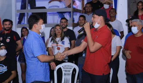 Atentado em Coari: líder jovem LGBT que declarou apoio a Keitton Pinheiro é baleado após comício; veja vídeo