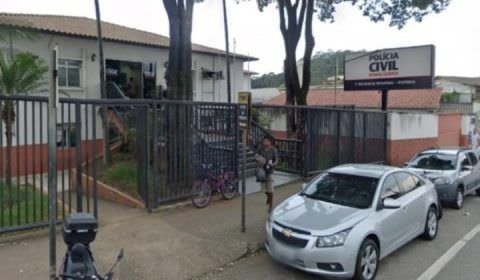 Crueldade: após não conseguir doar, homem mata cachorro da irmã com 23 facadas para se livrar do animal